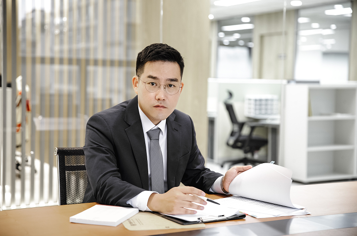 영웅만의 방식 이미지3